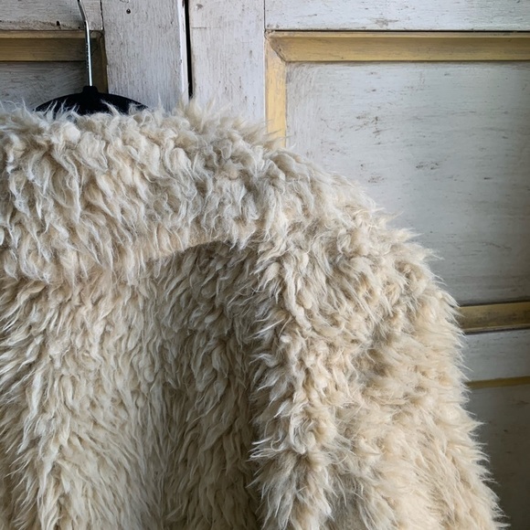 BP Tan Teddy Bear Open Furry Coat size S - Picture 9 of 10